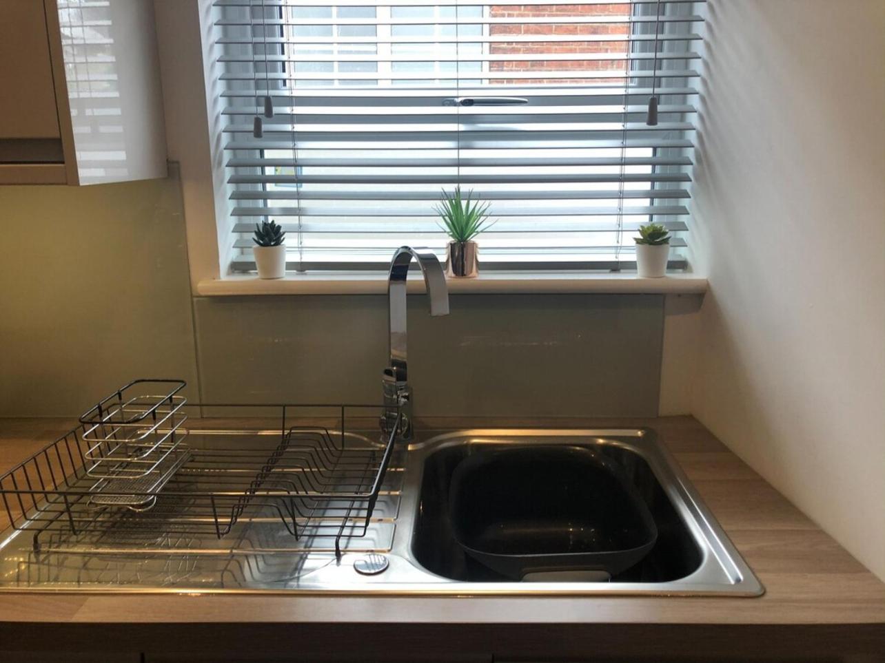 City Cb1 Studio Just Off Mill Rd, Close To Train Station - Walk To Station And City Centre Кеймбридж Екстериор снимка